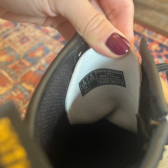 NEW tags removed white KIDS Dr. Martens (comparable to women’s 5 lighter weight) - Picture 3 of 6